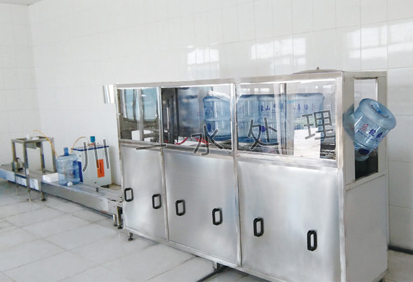 150桶/h全自動(dòng)灌裝機(jī)（沖洗、灌裝、封蓋功能于一體）