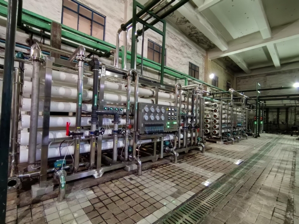 唐山160噸超濾和120噸雙級(jí)反滲透+110噸EDI安裝完成